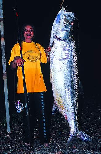 Magnifique tarpon pch du bord par Maguy Makosso  Sette Cama, Gabon, sur un Cx 135 Orion