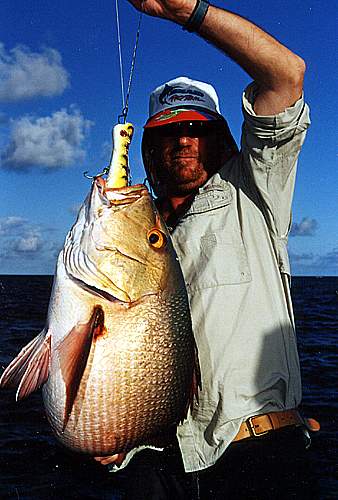 Terres rouges, Nosy B, Madagascar, casse marmite, pch par Mr Jean Claude Nicol sur un leurre Orion : popper Magic Pop 165.
